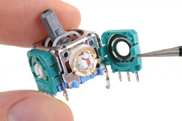 Fingers and tweezers opening a joystick potentiometer module